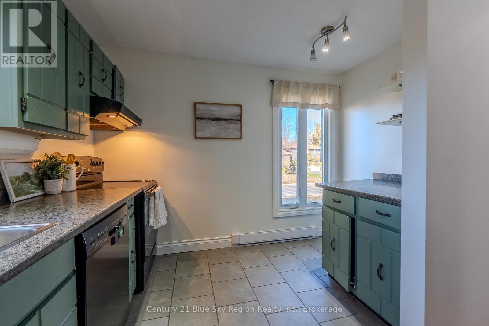 23 Lovell Avenue, North Bay (Ferris), Ontario  P1A 3R7 - Photo 18 - X12487149