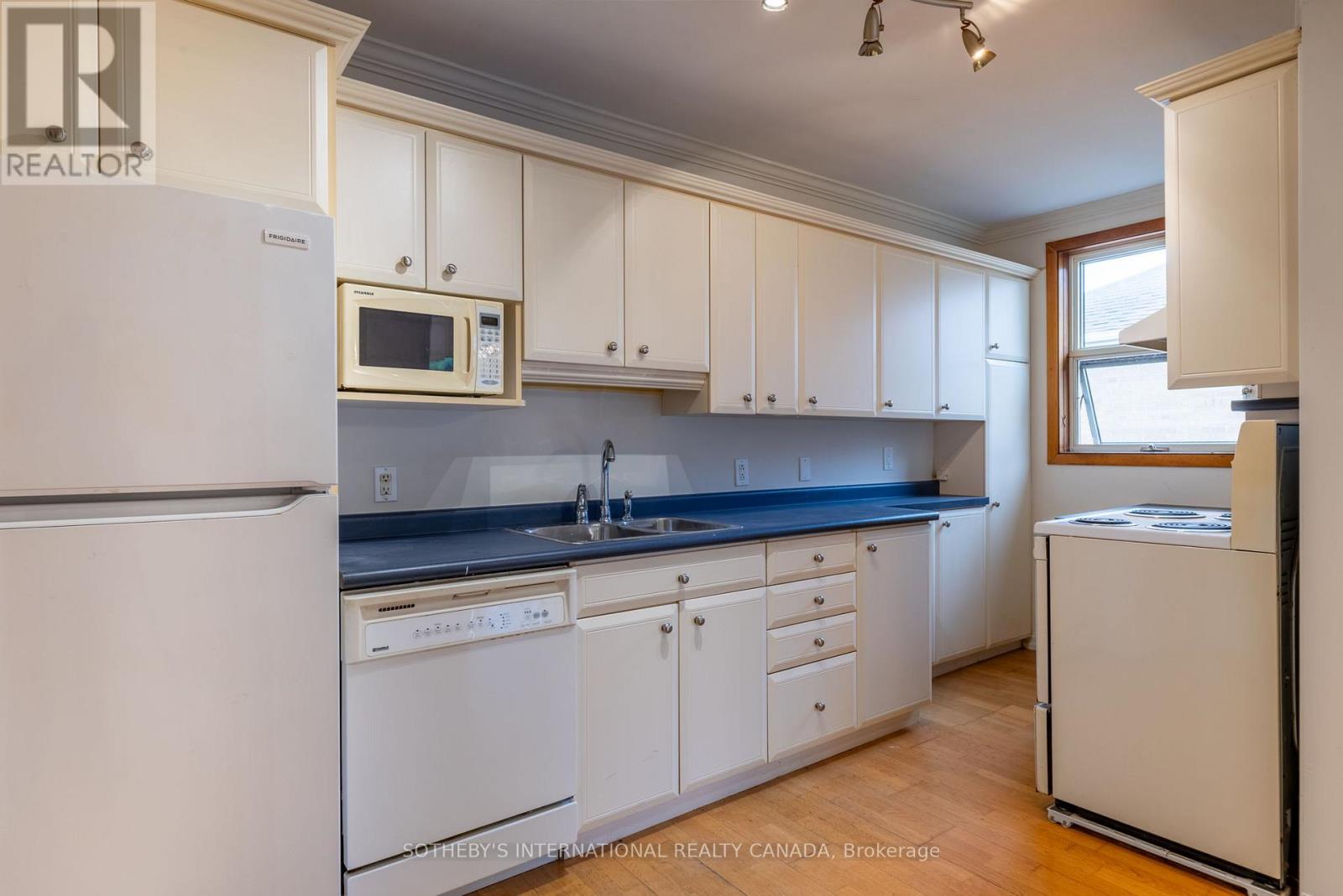 123 Redwater Drive, Toronto, Ontario  M9W 2A3 - Photo 17 - W12487096