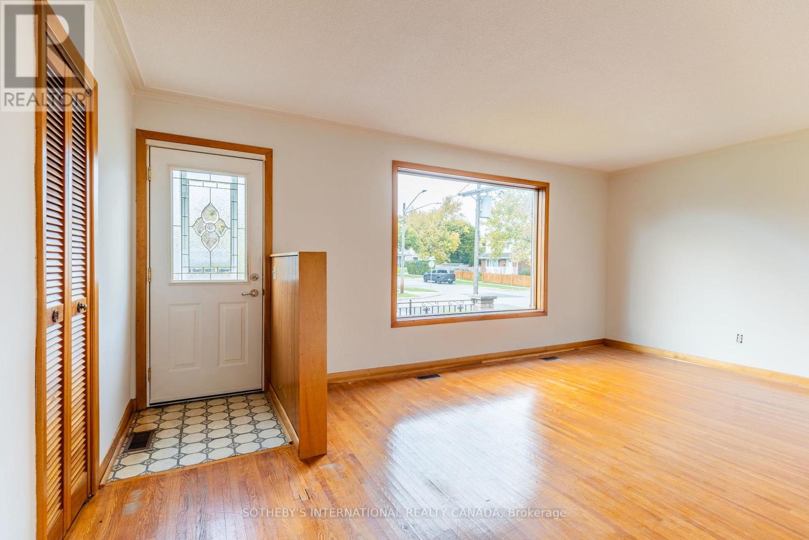 123 Redwater Drive, Toronto, Ontario  M9W 2A3 - Photo 3 - W12487096