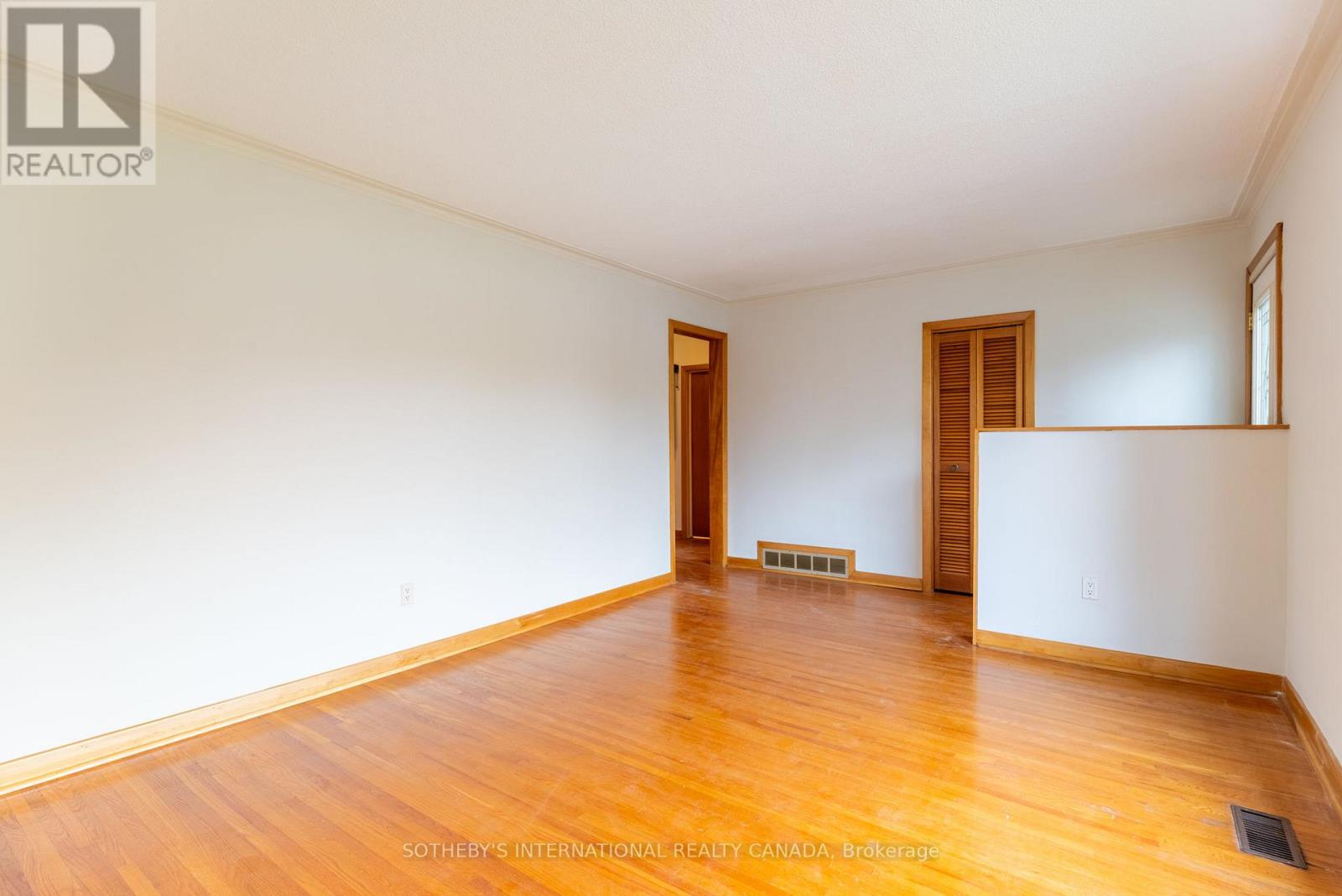 123 Redwater Drive, Toronto, Ontario  M9W 2A3 - Photo 6 - W12487096