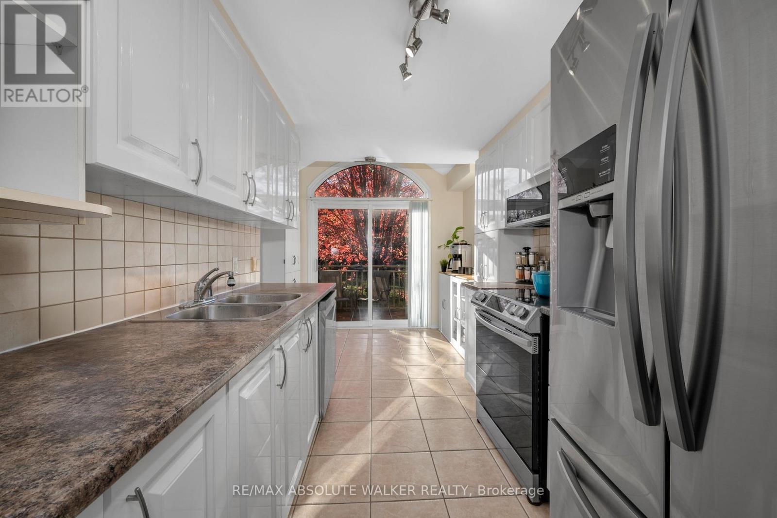 126 Forestcrest Street, Ottawa, Ontario  K1C 7R3 - Photo 14 - X12487113