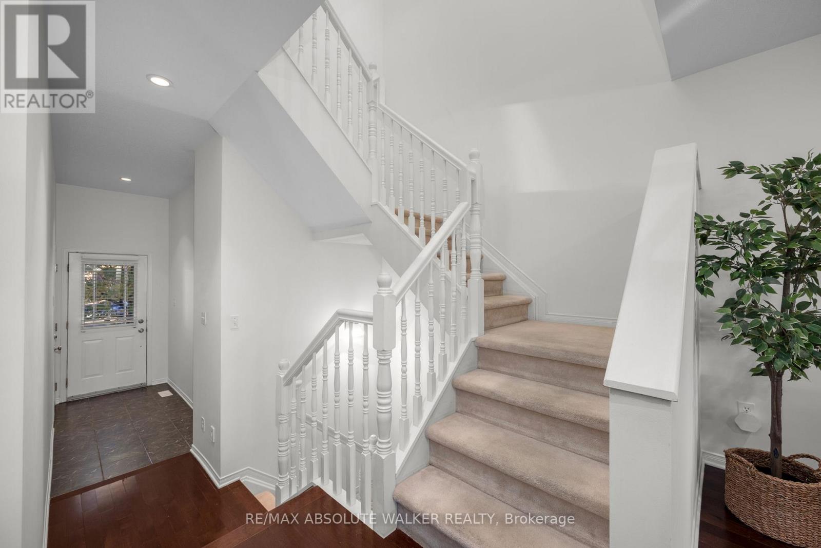 126 Forestcrest Street, Ottawa, Ontario  K1C 7R3 - Photo 17 - X12487113