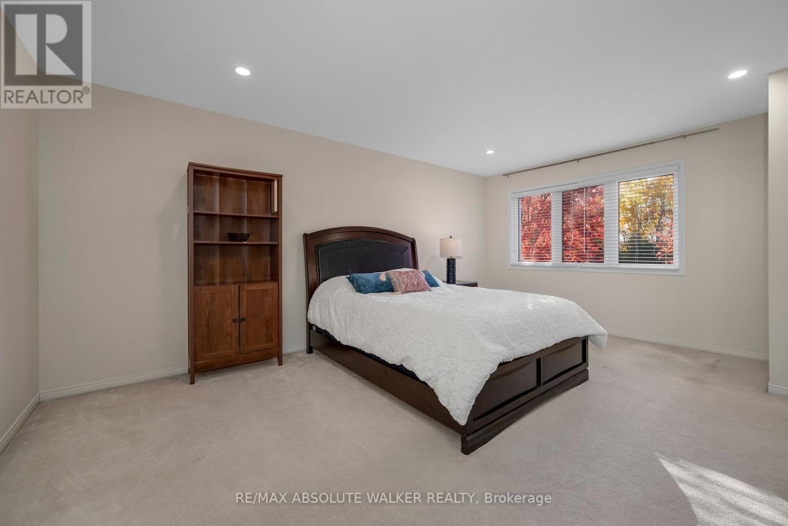 126 Forestcrest Street, Ottawa, Ontario  K1C 7R3 - Photo 18 - X12487113