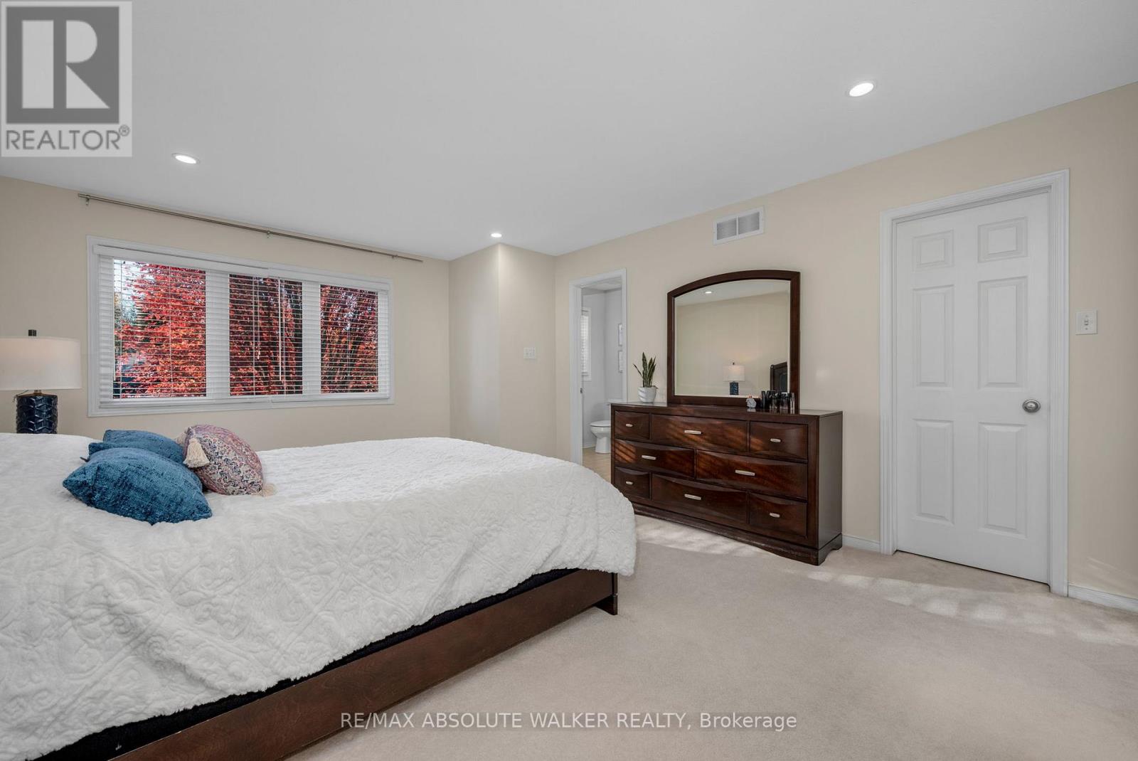 126 Forestcrest Street, Ottawa, Ontario  K1C 7R3 - Photo 19 - X12487113