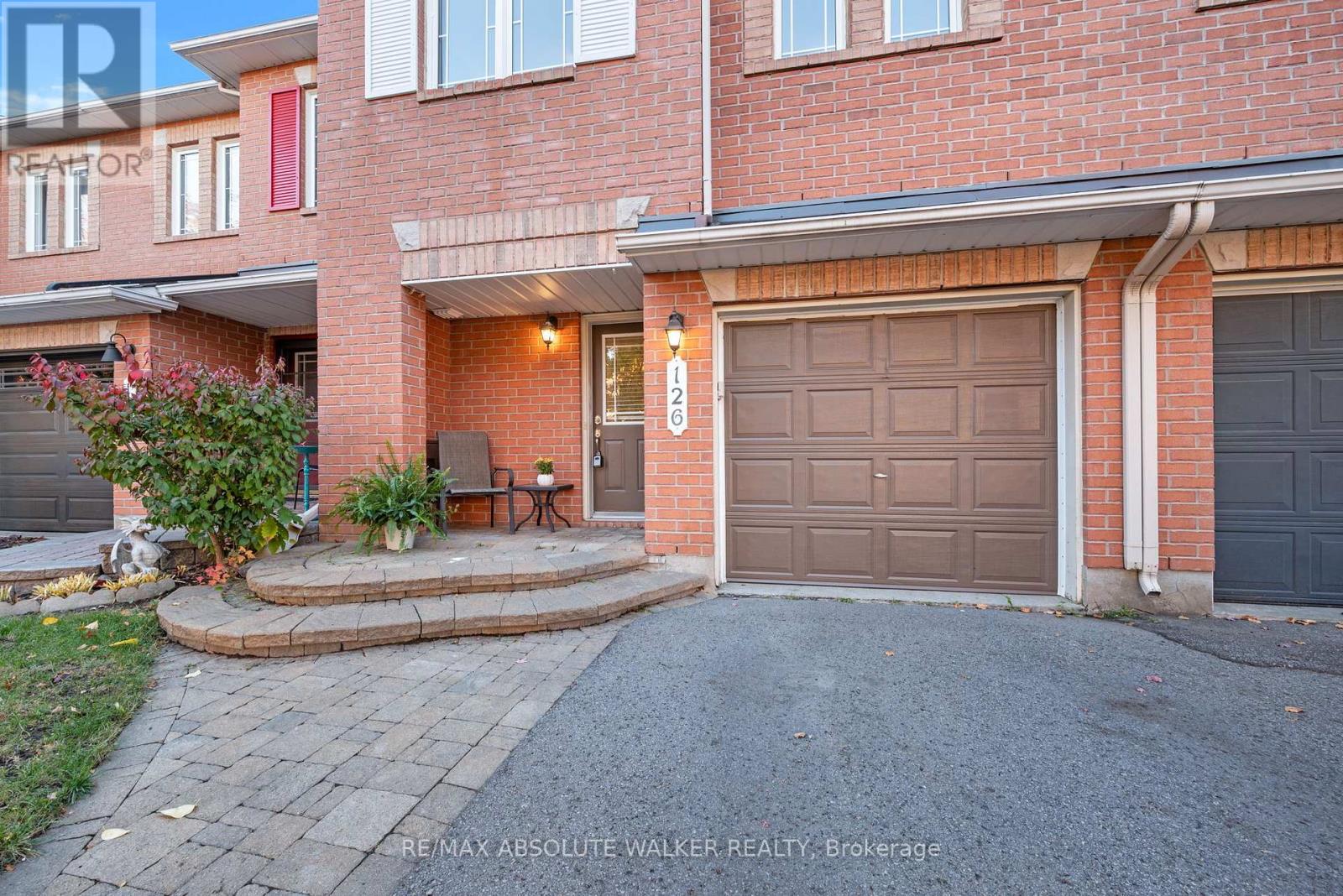 126 Forestcrest Street, Ottawa, Ontario  K1C 7R3 - Photo 2 - X12487113