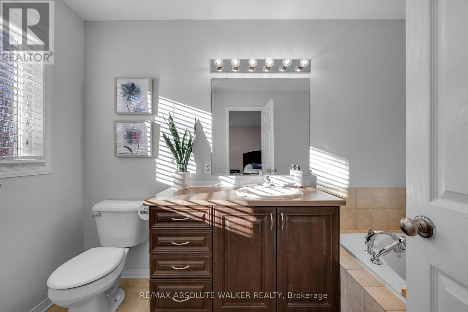 126 Forestcrest Street, Ottawa, Ontario  K1C 7R3 - Photo 22 - X12487113