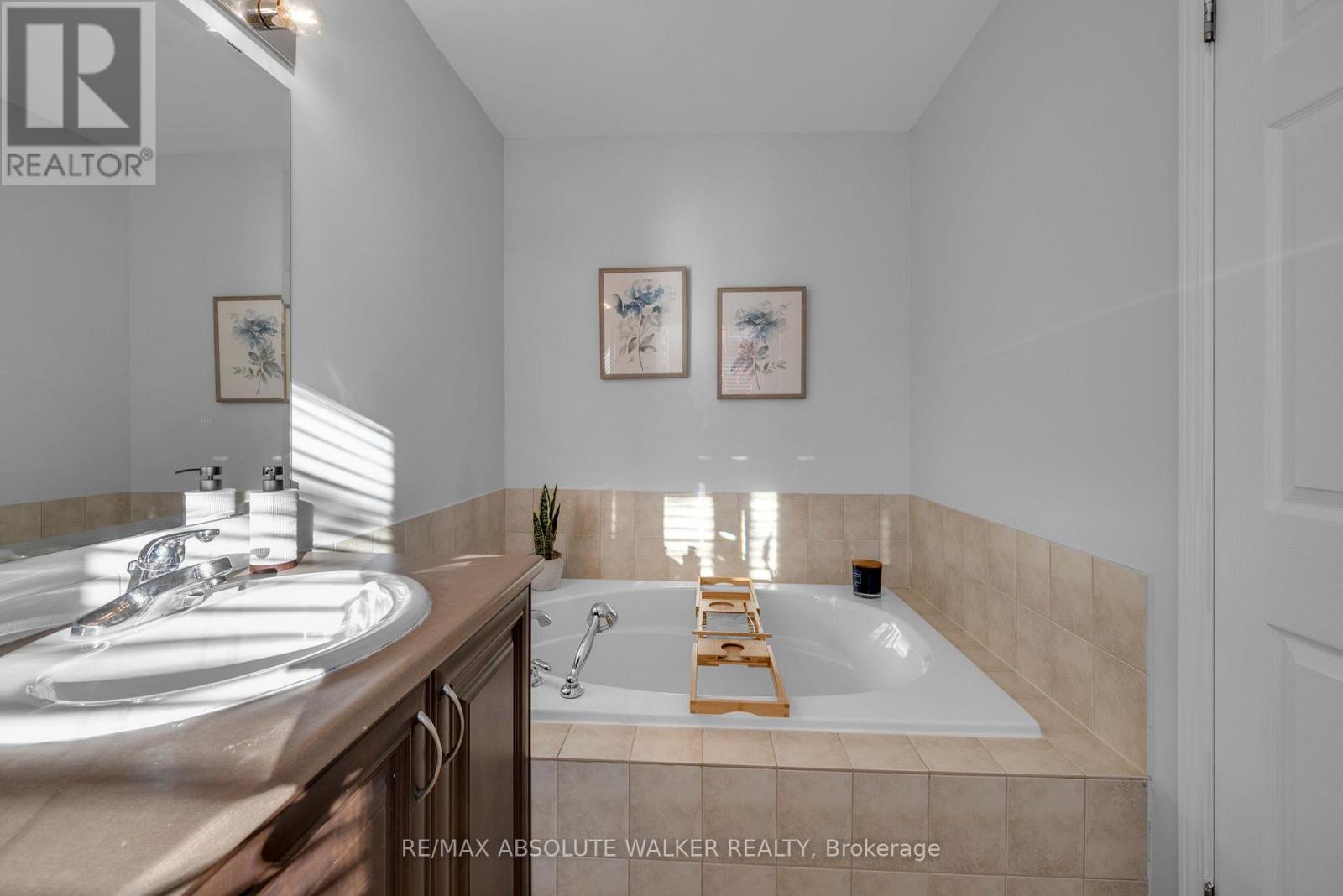 126 Forestcrest Street, Ottawa, Ontario  K1C 7R3 - Photo 23 - X12487113