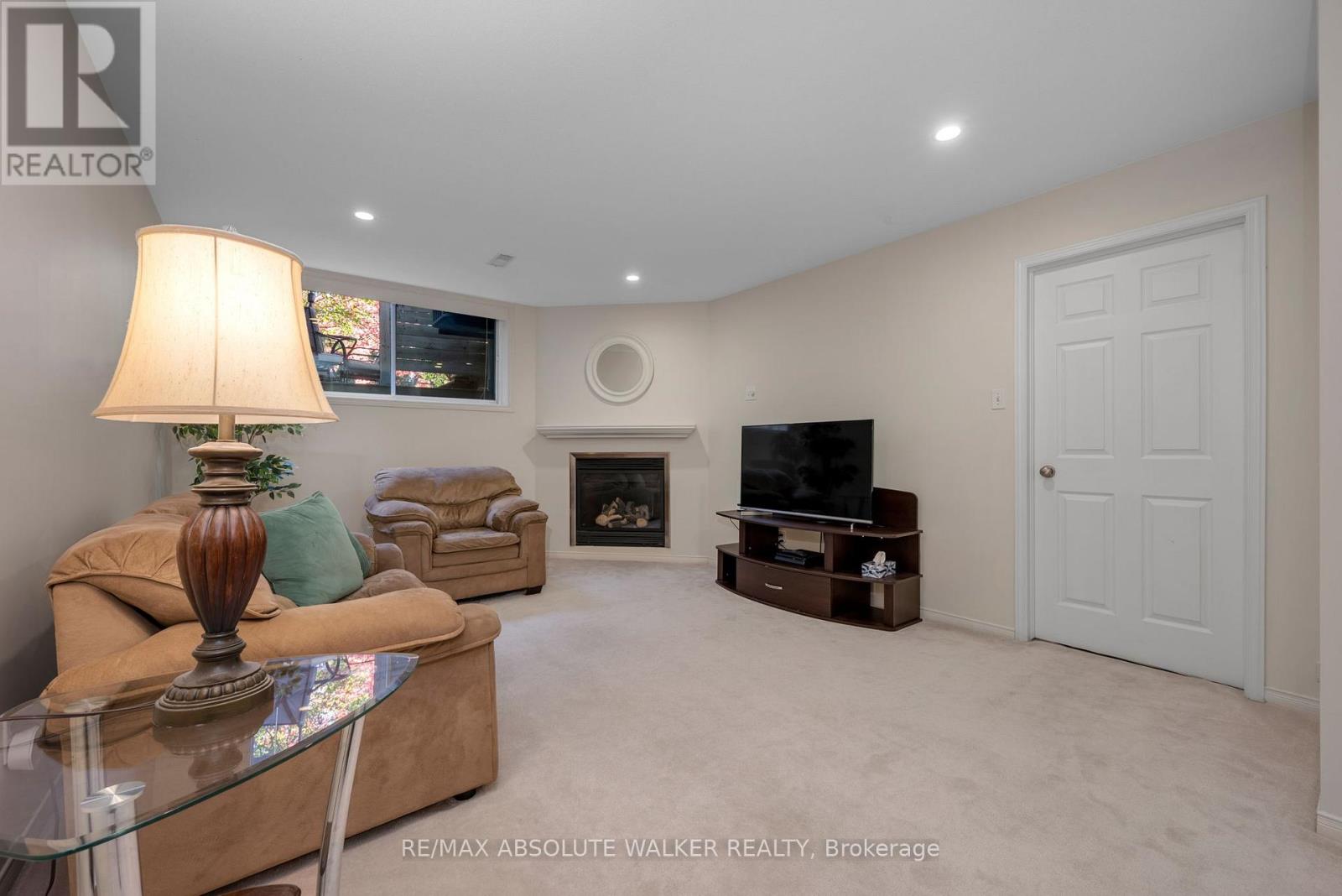 126 Forestcrest Street, Ottawa, Ontario  K1C 7R3 - Photo 33 - X12487113