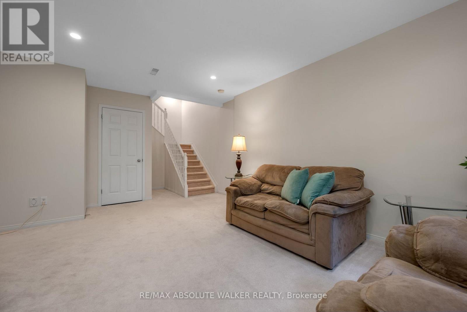 126 Forestcrest Street, Ottawa, Ontario  K1C 7R3 - Photo 34 - X12487113