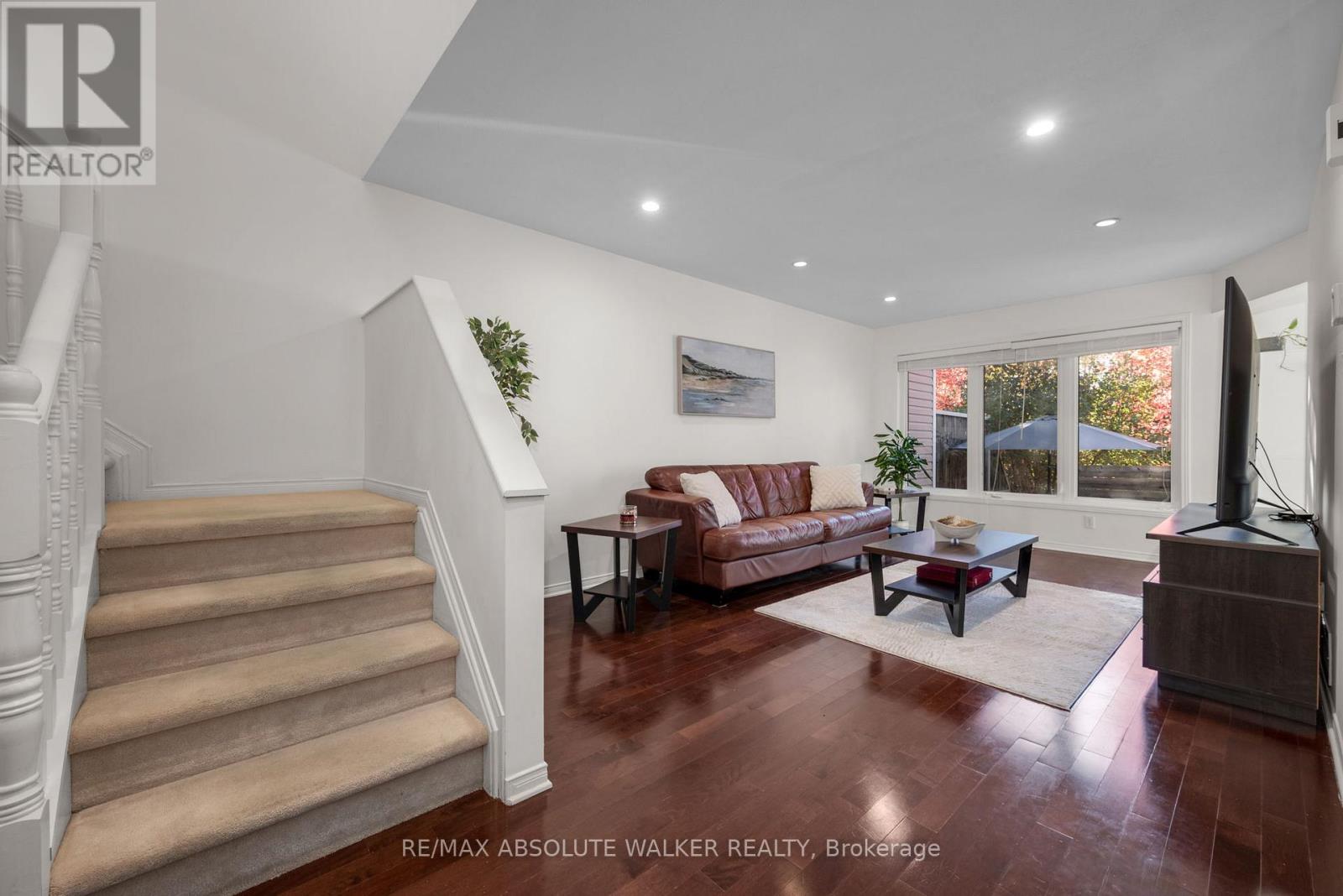 126 Forestcrest Street, Ottawa, Ontario  K1C 7R3 - Photo 4 - X12487113