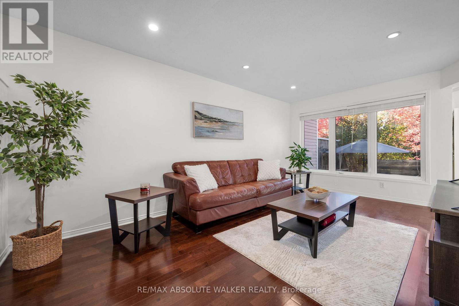 126 Forestcrest Street, Ottawa, Ontario  K1C 7R3 - Photo 5 - X12487113