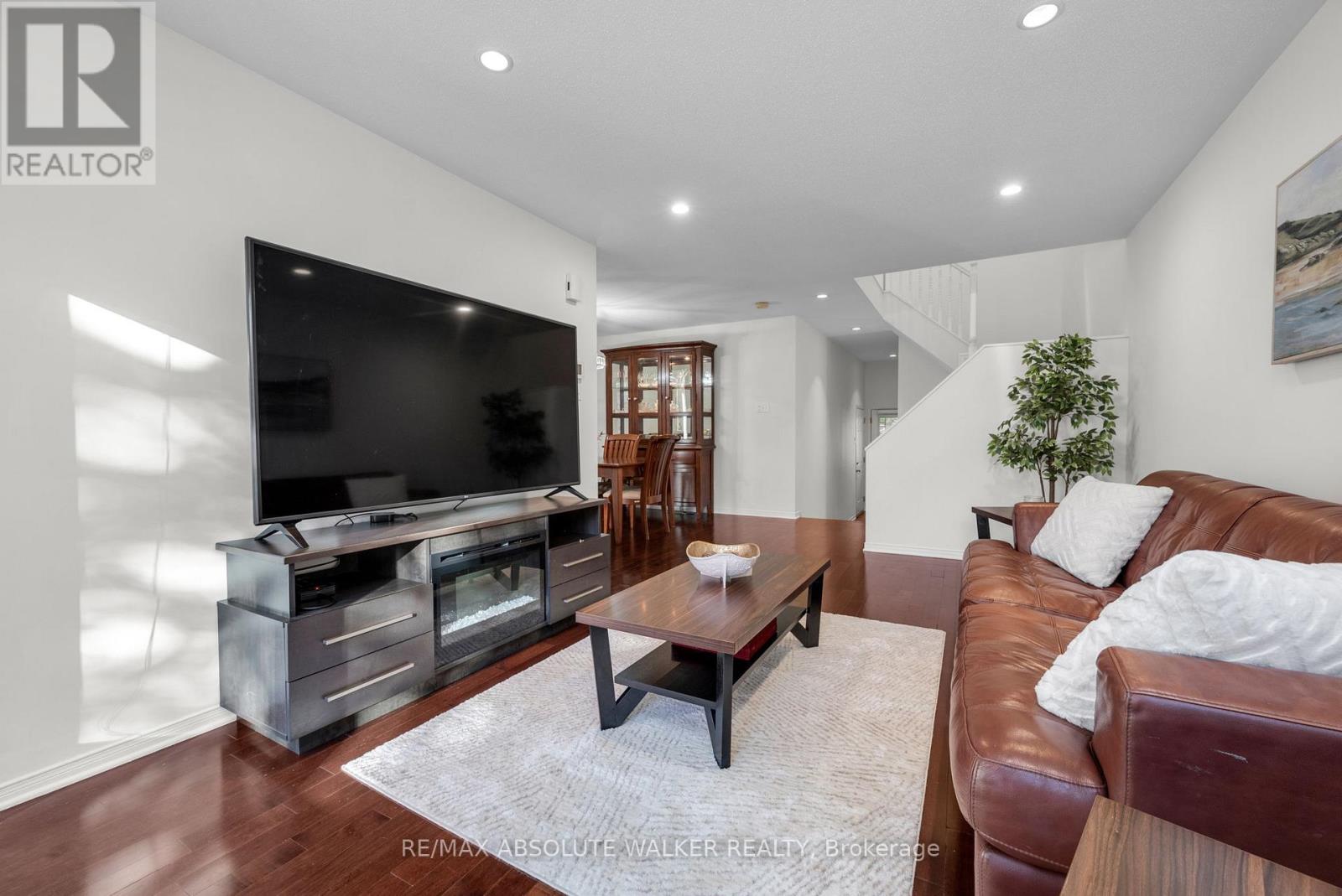 126 Forestcrest Street, Ottawa, Ontario  K1C 7R3 - Photo 8 - X12487113