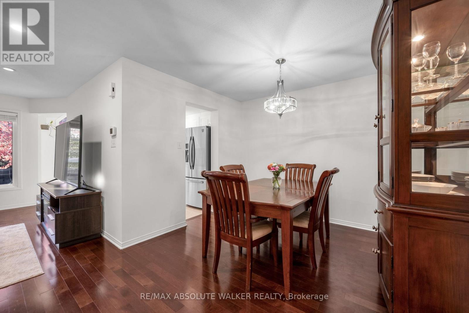 126 Forestcrest Street, Ottawa, Ontario  K1C 7R3 - Photo 9 - X12487113