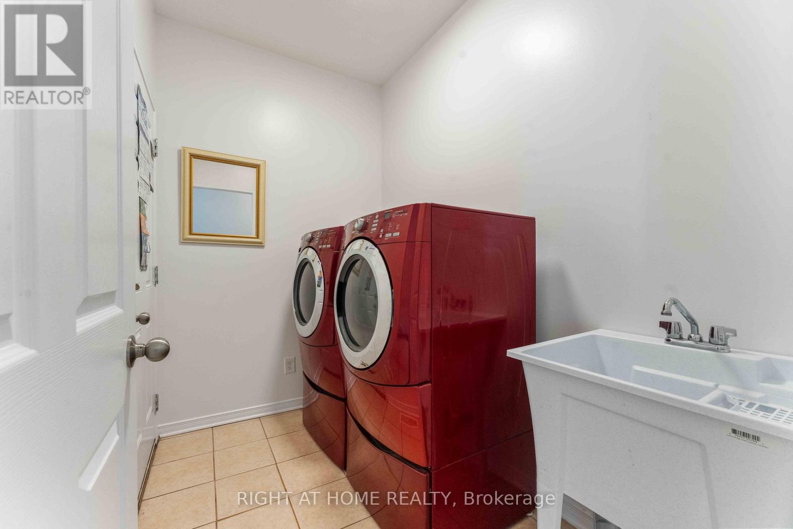 316 Maxwell Bridge Road, Ottawa, Ontario  K2W 0A5 - Photo 11 - X12487144