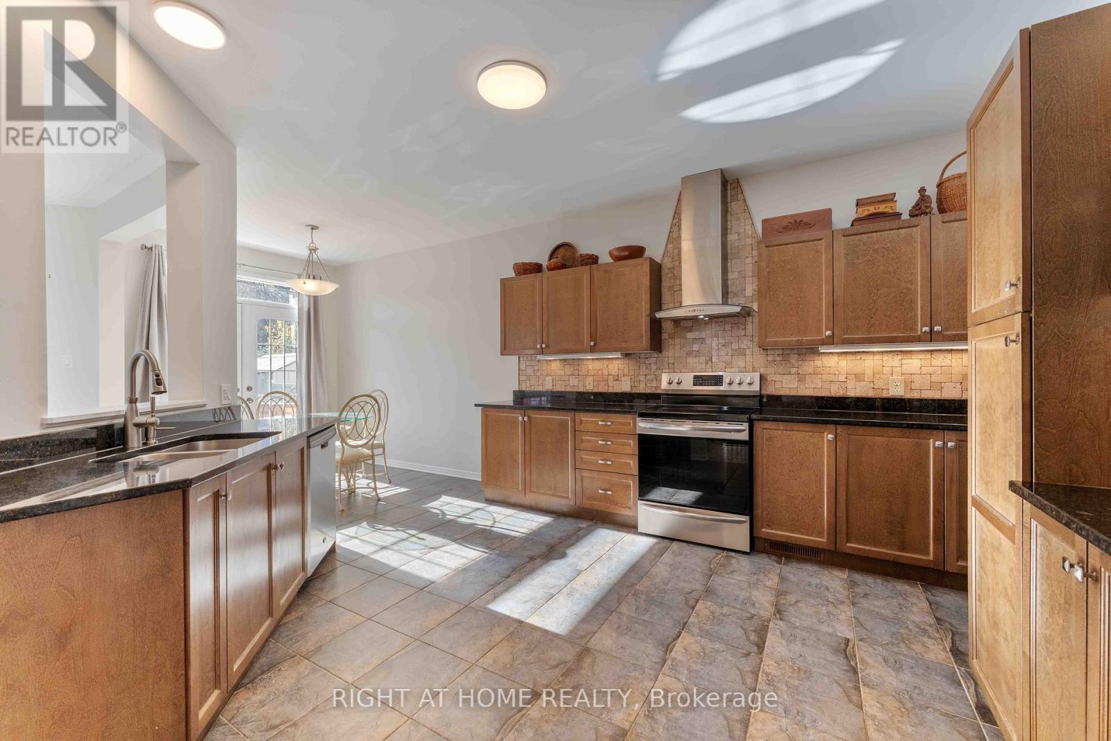 316 Maxwell Bridge Road, Ottawa, Ontario  K2W 0A5 - Photo 14 - X12487144