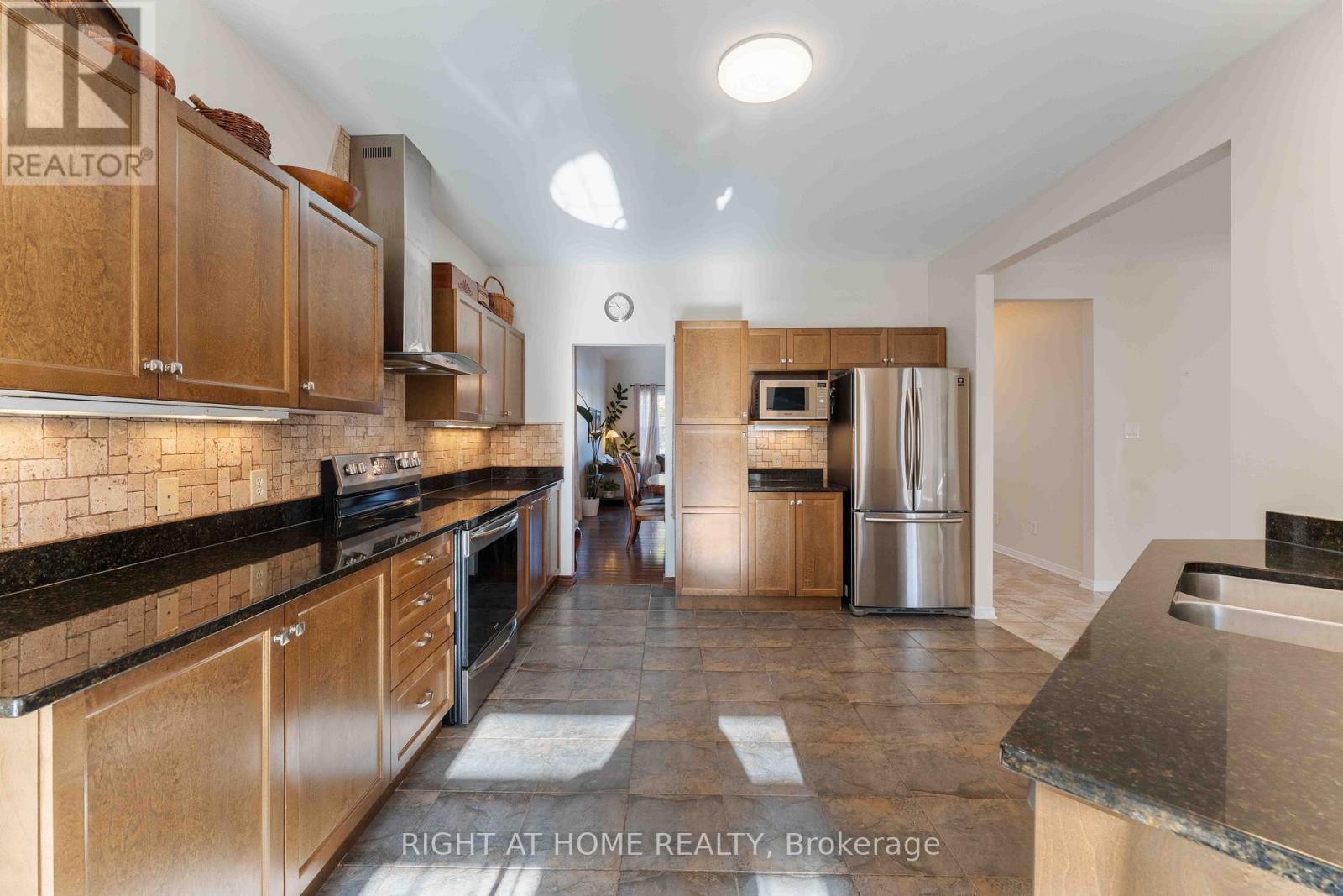 316 Maxwell Bridge Road, Ottawa, Ontario  K2W 0A5 - Photo 18 - X12487144