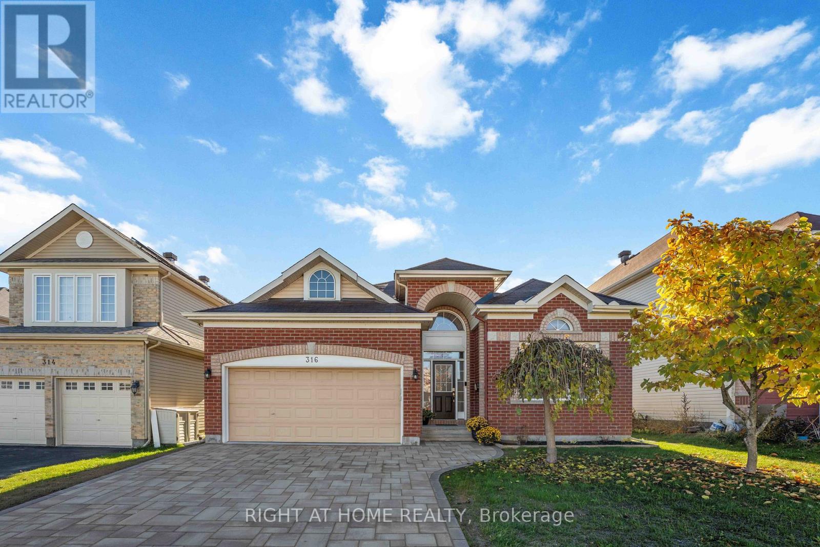 316 Maxwell Bridge Road, Ottawa, Ontario  K2W 0A5 - Photo 2 - X12487144