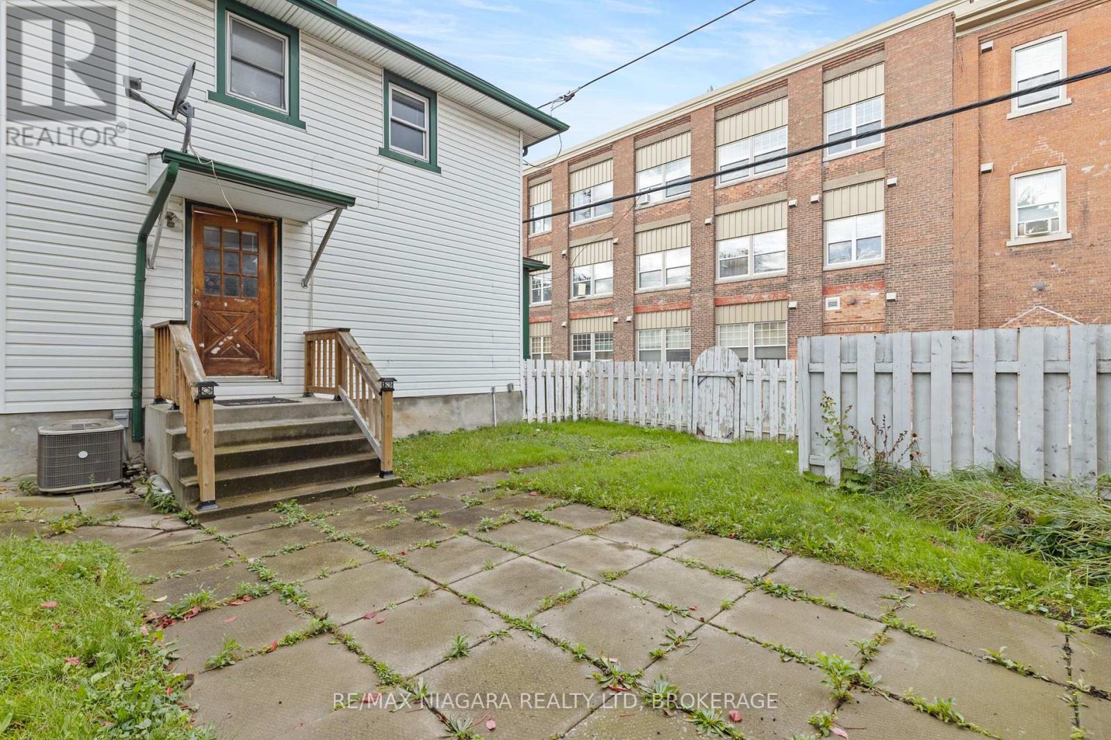 32 Page Street, St. Catharines (E. Chester), Ontario  L2R 4A5 - Photo 13 - X12487134