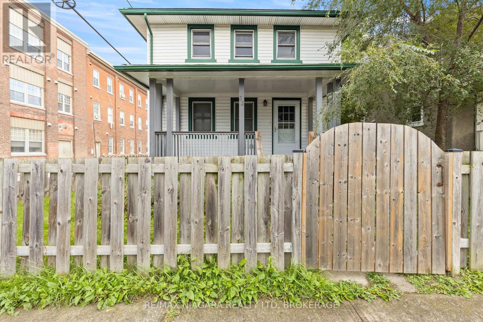 32 Page Street, St. Catharines (E. Chester), Ontario  L2R 4A5 - Photo 2 - X12487134