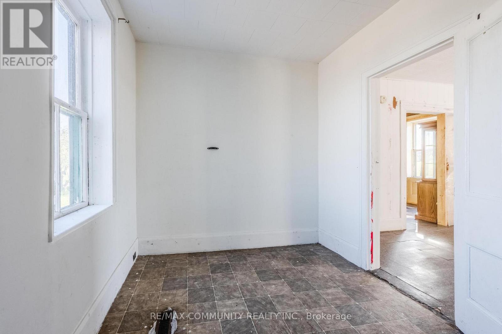 754 Porter Road, Kawartha Lakes, Ontario  L0A 1K0 - Photo 15 - X12405917