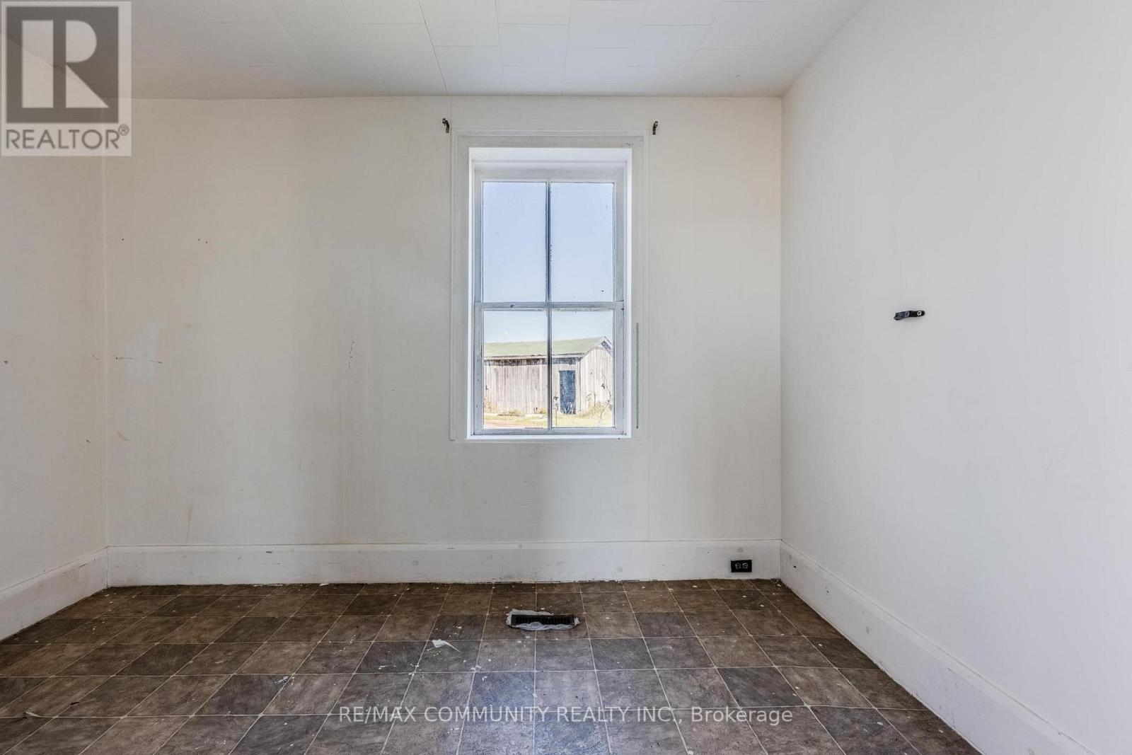 754 Porter Road, Kawartha Lakes, Ontario  L0A 1K0 - Photo 14 - X12405917