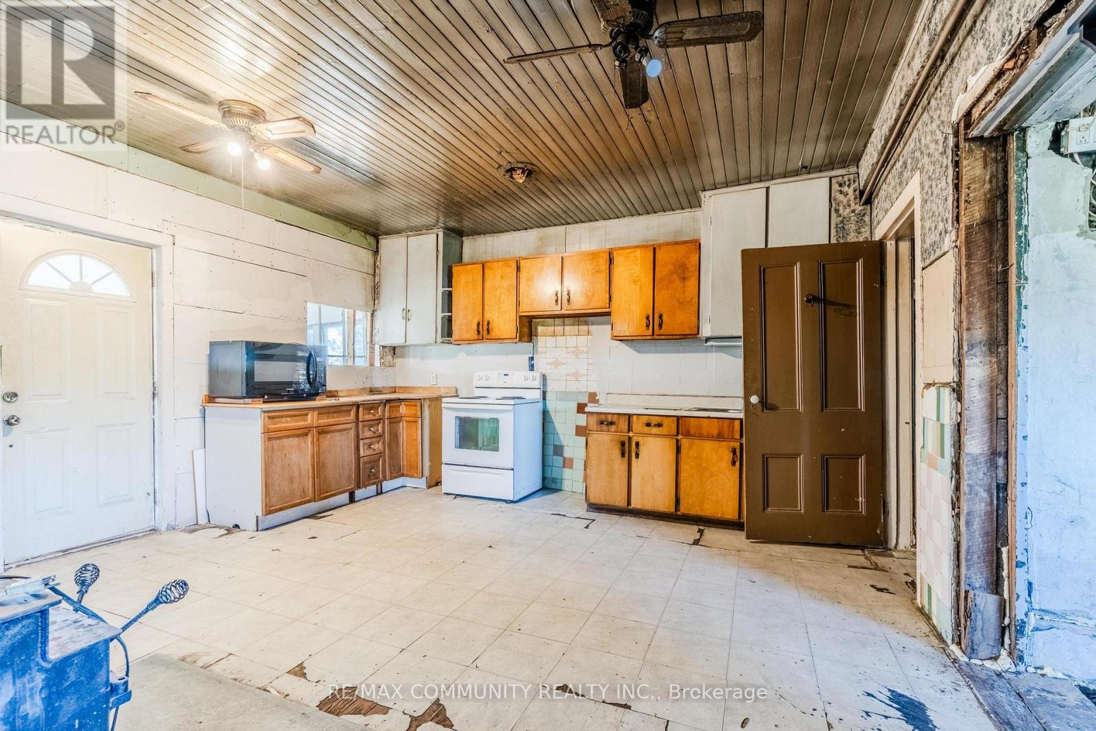 754 Porter Road, Kawartha Lakes, Ontario  L0A 1K0 - Photo 4 - X12405917