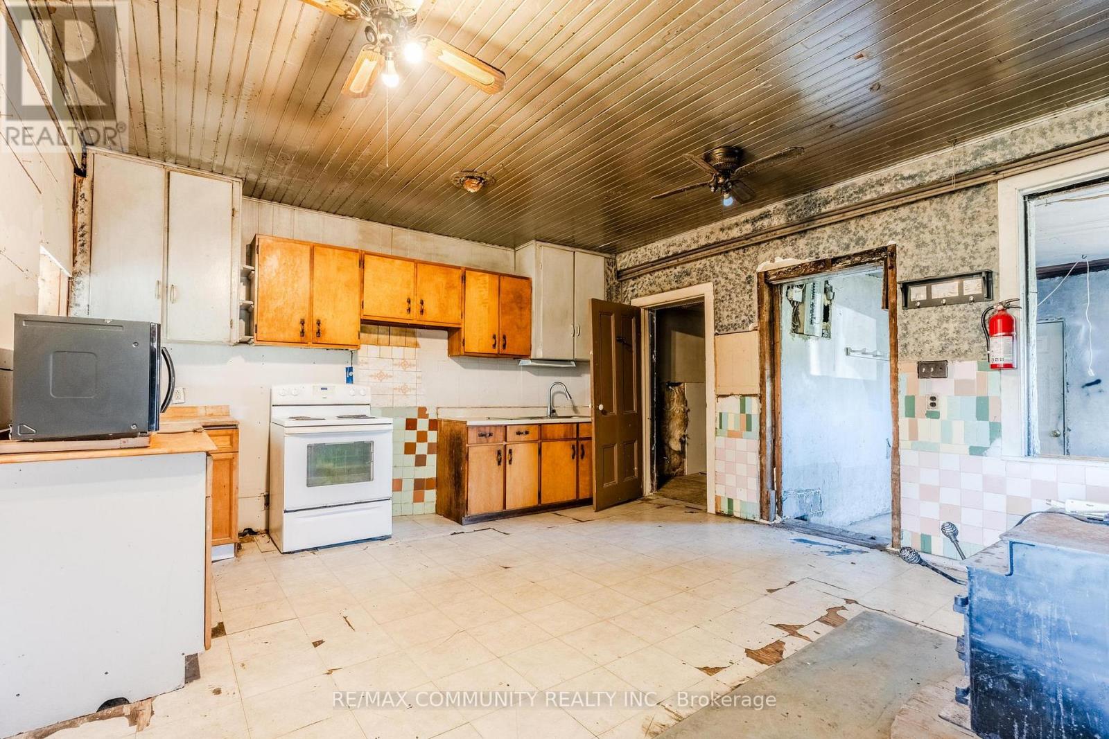 754 Porter Road, Kawartha Lakes, Ontario  L0A 1K0 - Photo 6 - X12405917