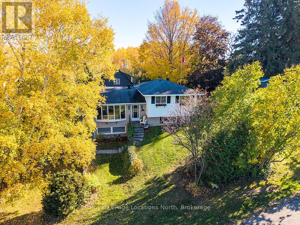 15 Wellington Street S, Blue Mountains, Ontario  N0H 2P0 - Photo 2 - X12487141