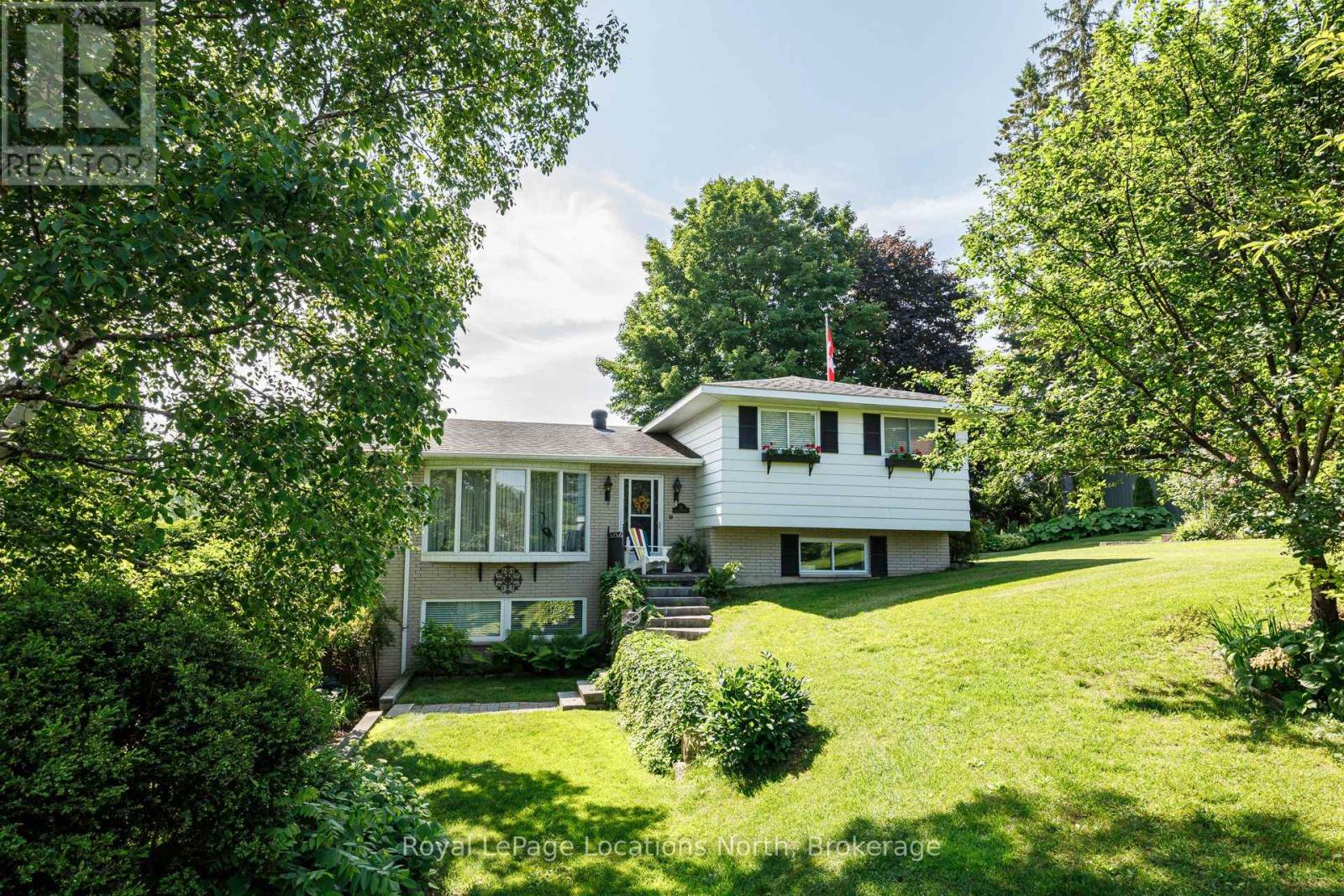 15 Wellington Street S, Blue Mountains, Ontario  N0H 2P0 - Photo 3 - X12487141