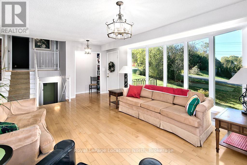 15 Wellington Street S, Blue Mountains, Ontario  N0H 2P0 - Photo 7 - X12487141