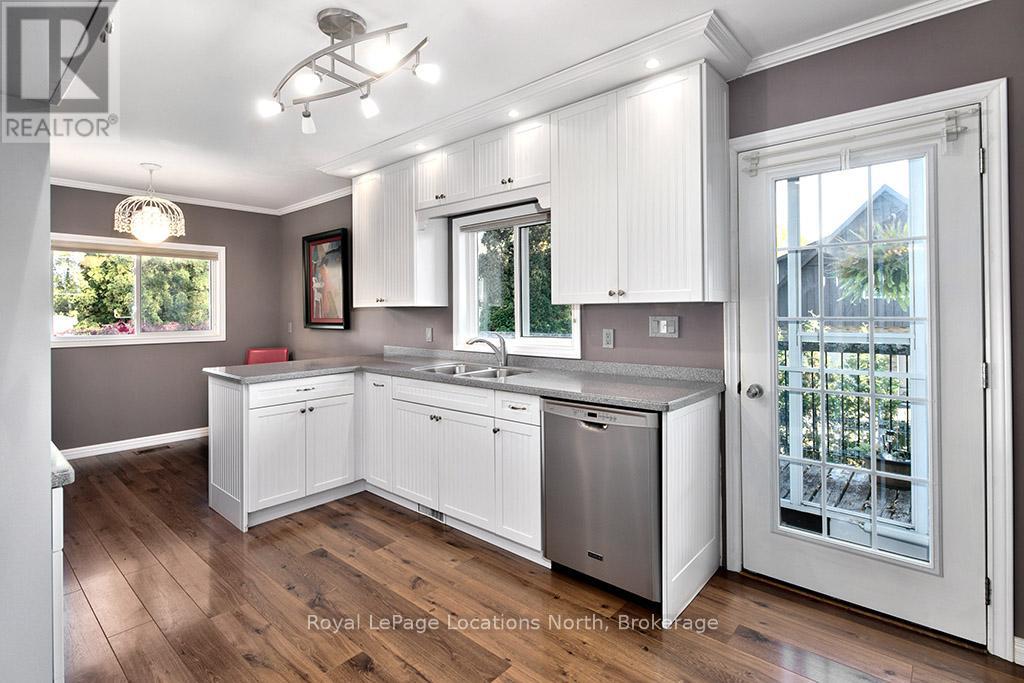 15 Wellington Street S, Blue Mountains, Ontario  N0H 2P0 - Photo 8 - X12487141