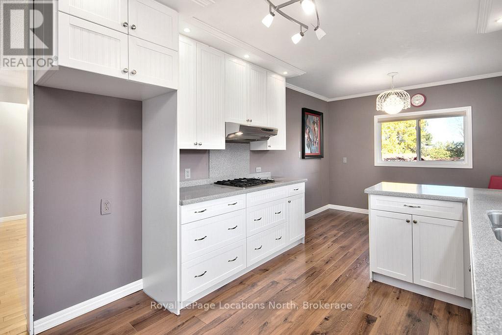 15 Wellington Street S, Blue Mountains, Ontario  N0H 2P0 - Photo 9 - X12487141