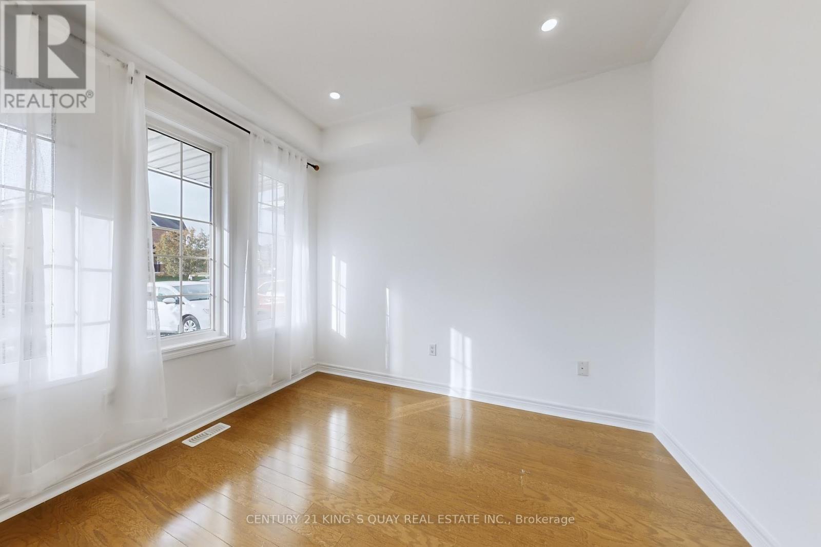 220 Karl Rose Trail, Newmarket, Ontario  L3X 3J3 - Photo 19 - N12483877