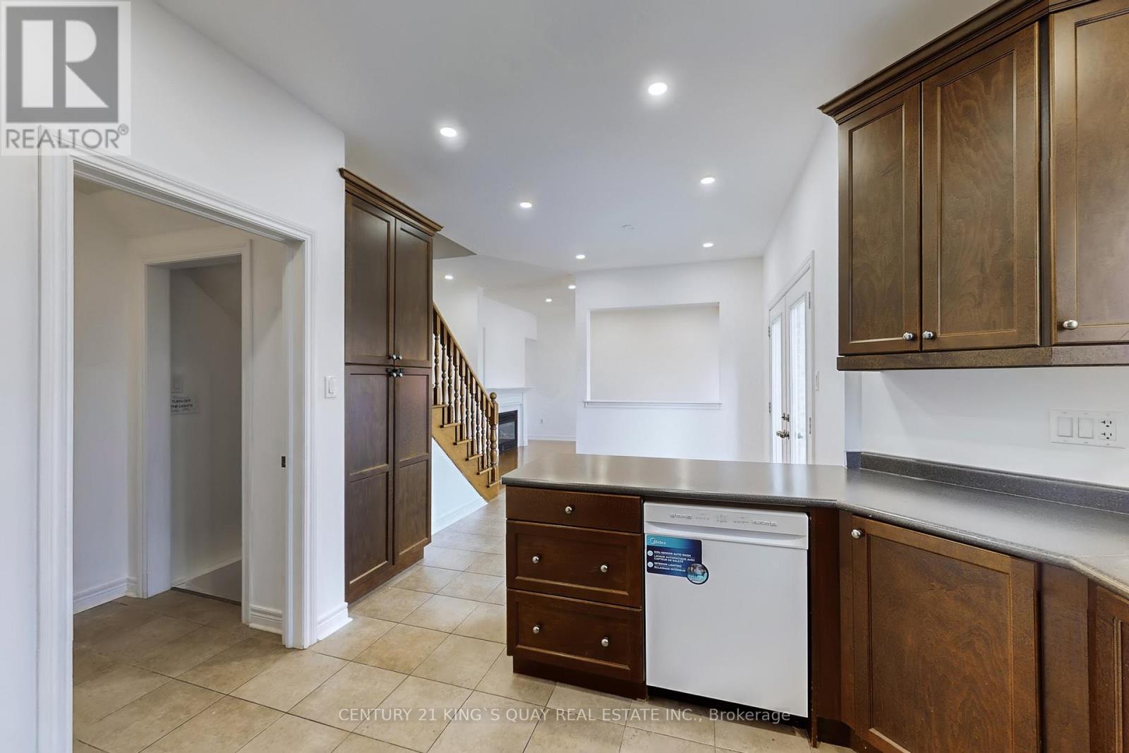 220 Karl Rose Trail, Newmarket, Ontario  L3X 3J3 - Photo 17 - N12483877