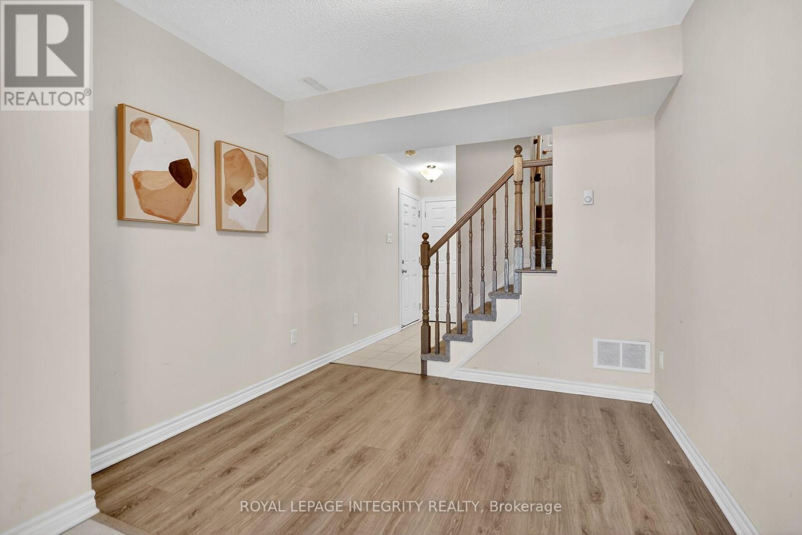 96 Feathertop Lane S, Ottawa, Ontario  K2S 1E7 - Photo 5 - X12462398