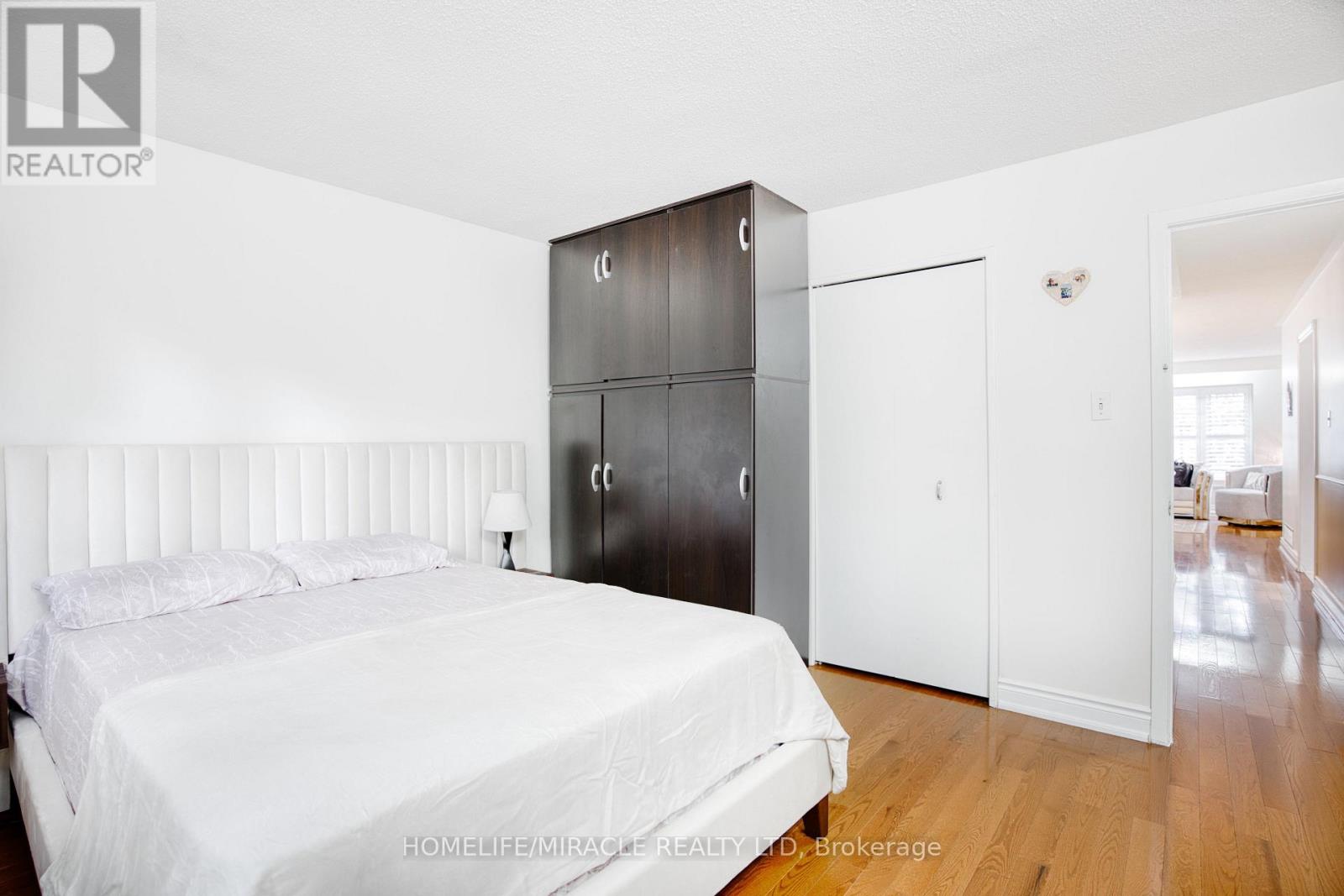 409 - 3353 Martins Pine Crescent, Mississauga, Ontario  L5L 1G3 - Photo 16 - W12486646