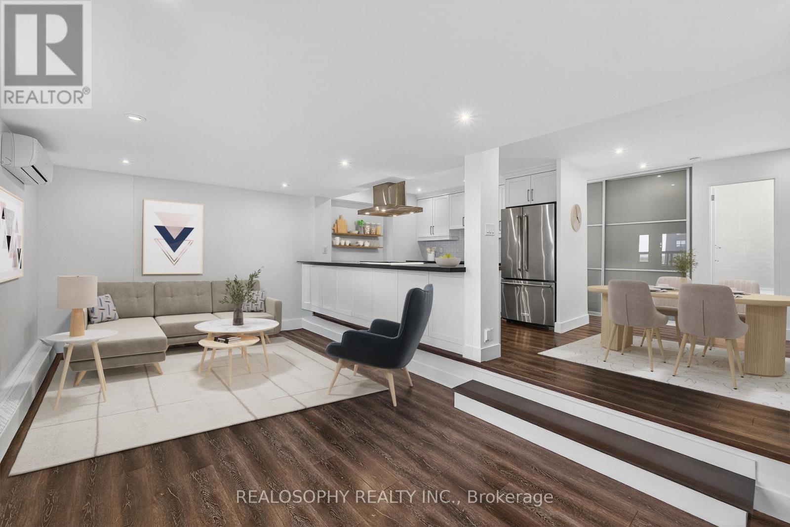 905 - 15 Elizabeth Street N, Mississauga, Ontario  L5G 2Z3 - Photo 2 - W12483786