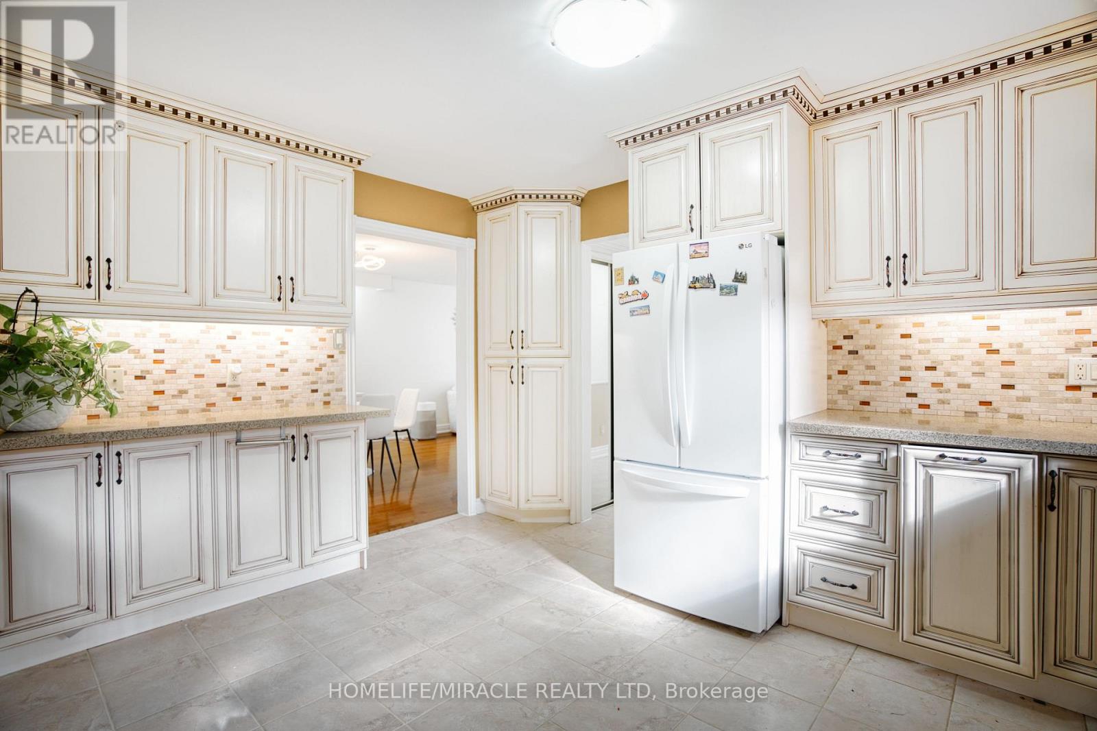 409 - 3353 Martins Pine Crescent, Mississauga, Ontario  L5L 1G3 - Photo 27 - W12486646