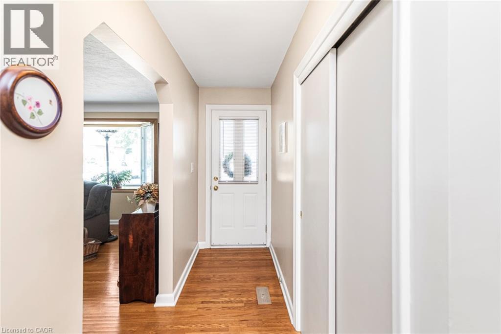 321 East 15th Street, Hamilton, Ontario  L9A 4G6 - Photo 5 - 40759964