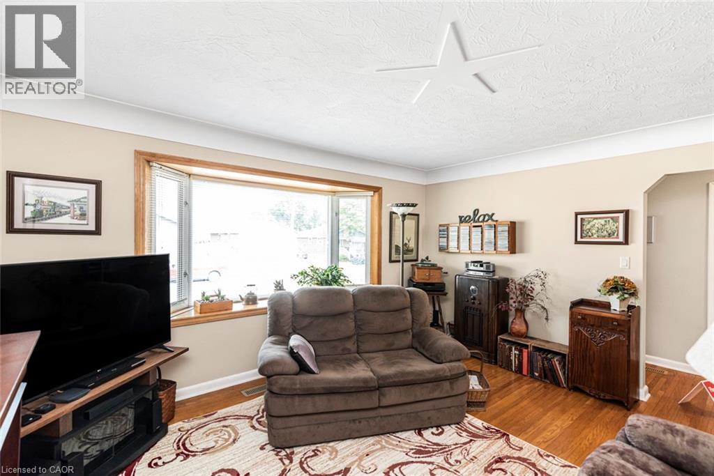 321 East 15th Street, Hamilton, Ontario  L9A 4G6 - Photo 6 - 40759964