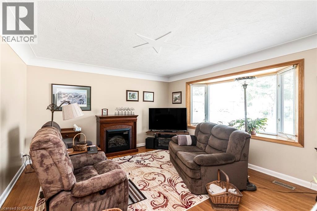 321 East 15th Street, Hamilton, Ontario  L9A 4G6 - Photo 9 - 40759964