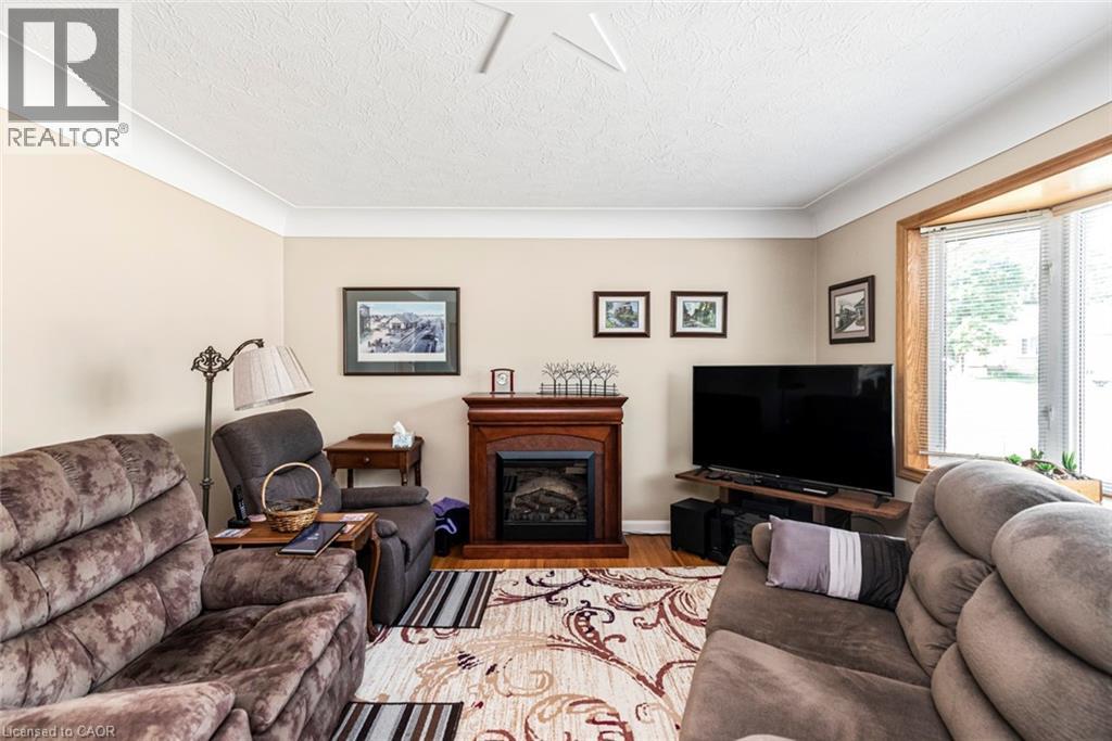 321 East 15th Street, Hamilton, Ontario  L9A 4G6 - Photo 8 - 40759964