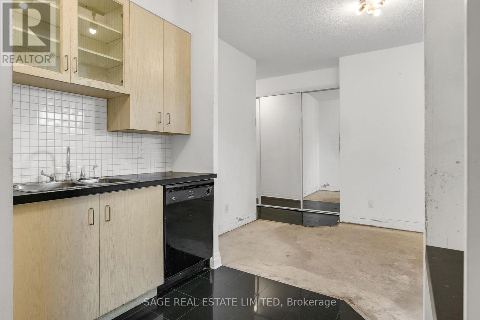 213 - 70 Alexander Street, Toronto, Ontario  M4Y 3B6 - Photo 12 - C12487114