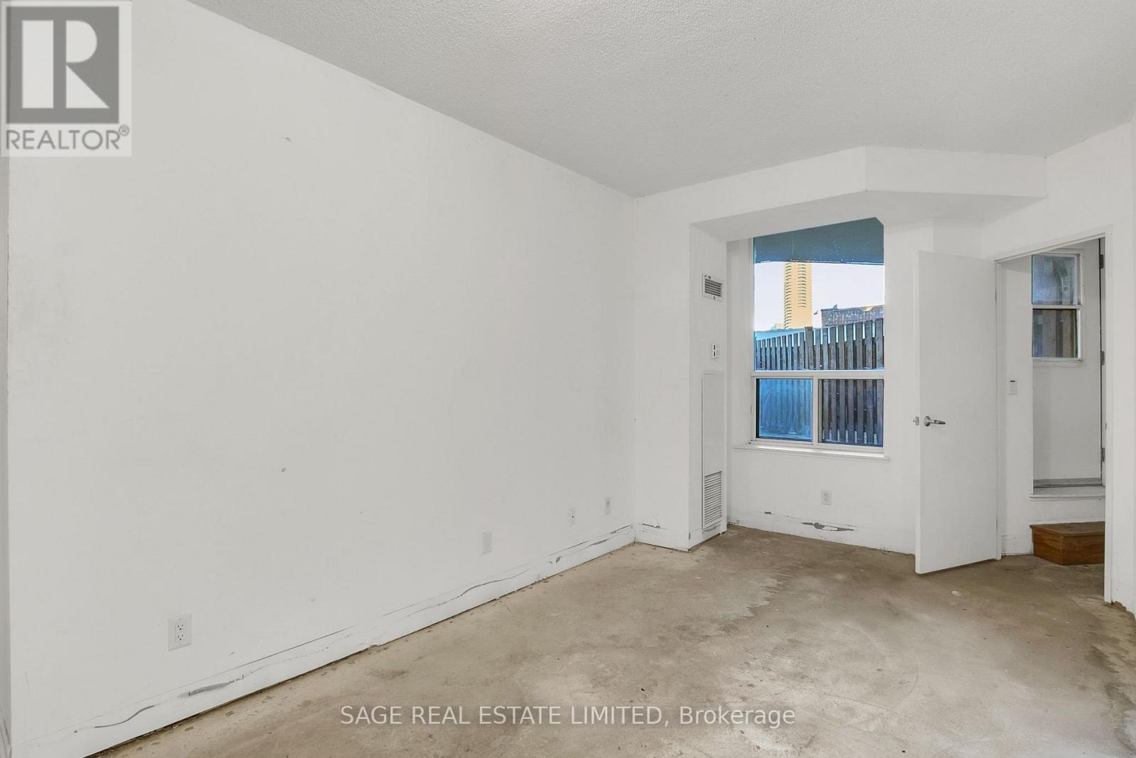 213 - 70 Alexander Street, Toronto, Ontario  M4Y 3B6 - Photo 5 - C12487114