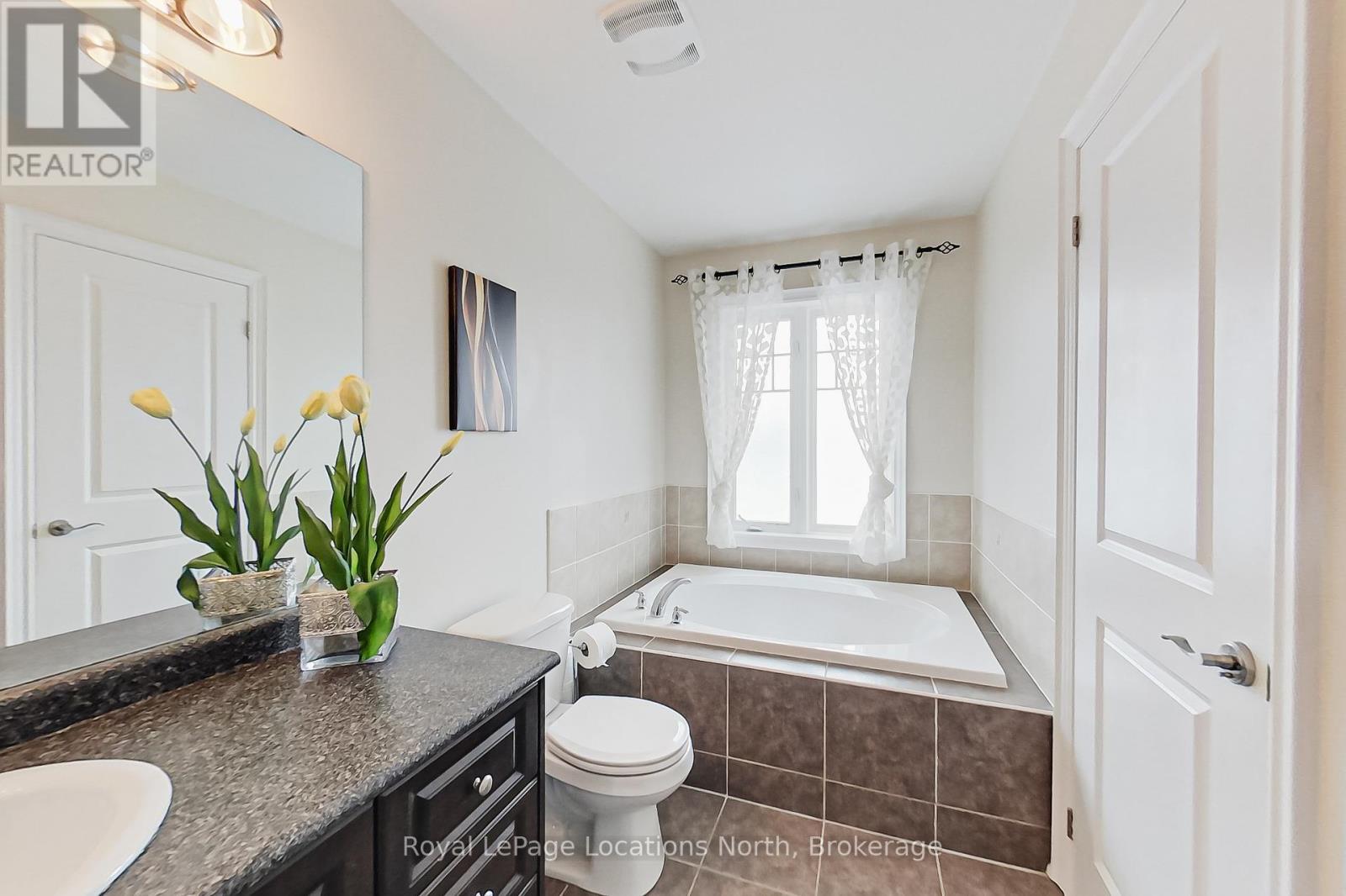 11 Wally Drive, Wasaga Beach, Ontario  L9Z 0E4 - Photo 13 - S12437483