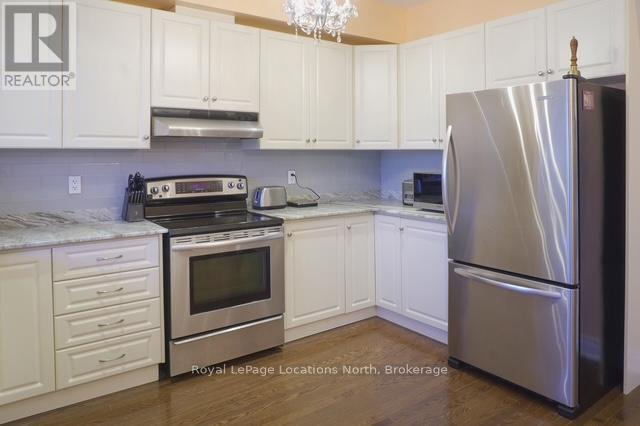 11 Wally Drive, Wasaga Beach, Ontario  L9Z 0E4 - Photo 11 - S12437483