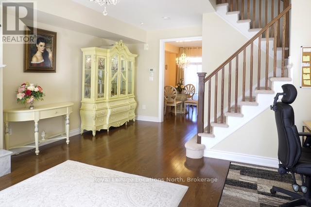 11 Wally Drive, Wasaga Beach, Ontario  L9Z 0E4 - Photo 2 - S12437483