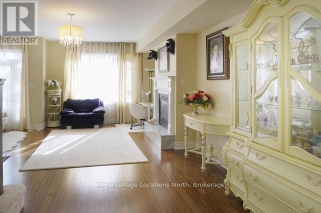 11 Wally Drive, Wasaga Beach, Ontario  L9Z 0E4 - Photo 3 - S12437483