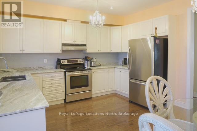 11 Wally Drive, Wasaga Beach, Ontario  L9Z 0E4 - Photo 7 - S12437483