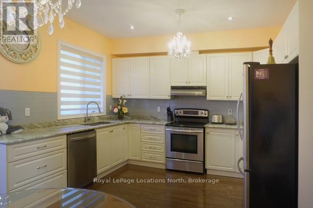 11 Wally Drive, Wasaga Beach, Ontario  L9Z 0E4 - Photo 9 - S12437483